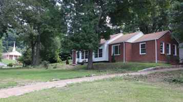 featured image of 1211 Glenwood Dr