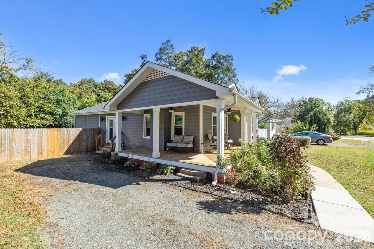 1501 Herrin Ave - Photo 2 of 20