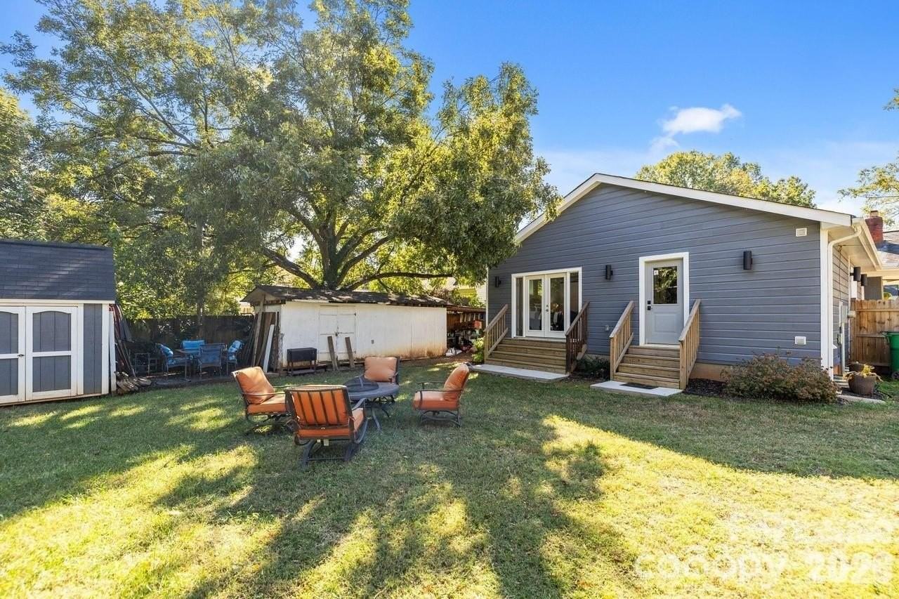 1501 Herrin Ave - Photo 3 of 20