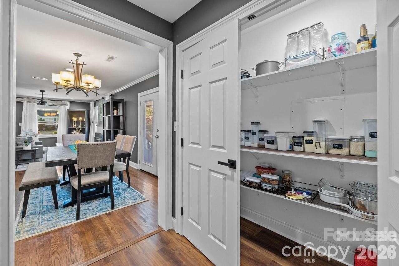 1501 Herrin Ave - Photo 6 of 20