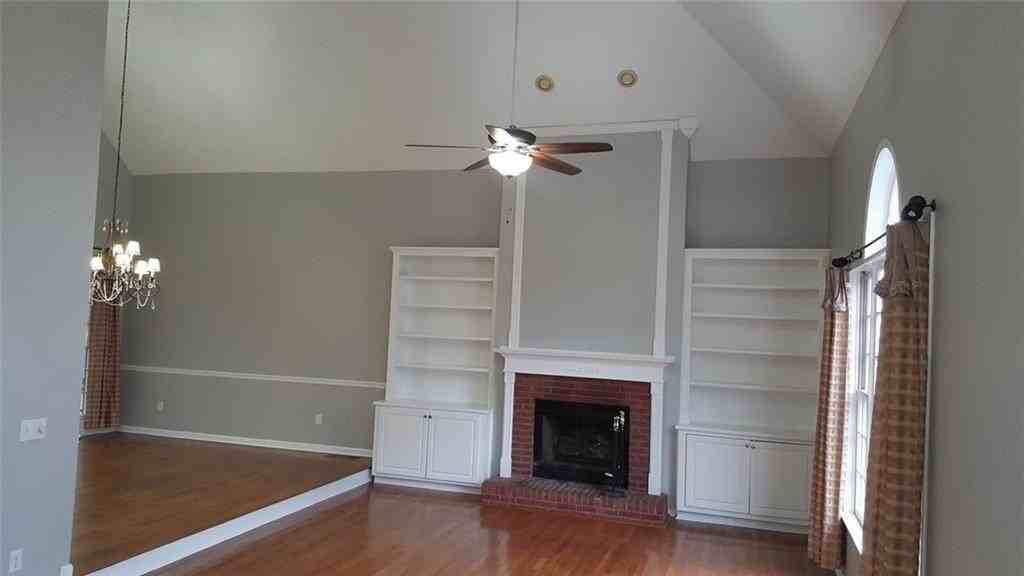 3885 Waterford Dr - Photo 4 of 40