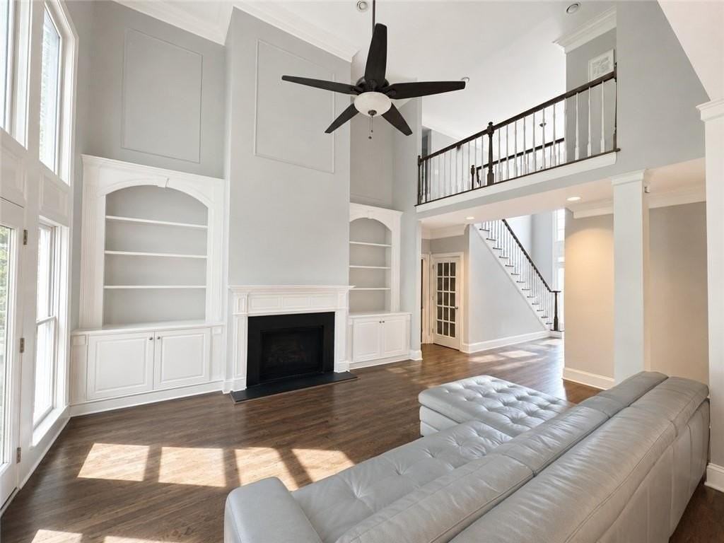 340 Nell Ct - Photo 4 of 38