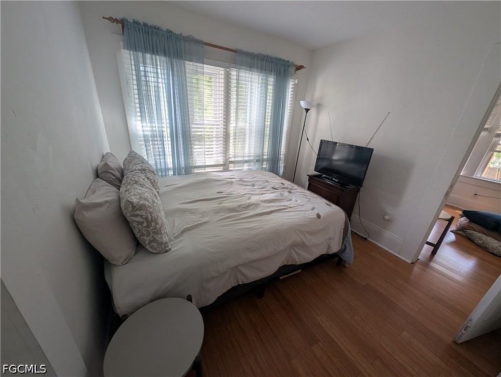 1637 Woodford Ave - Photo 4 of 30