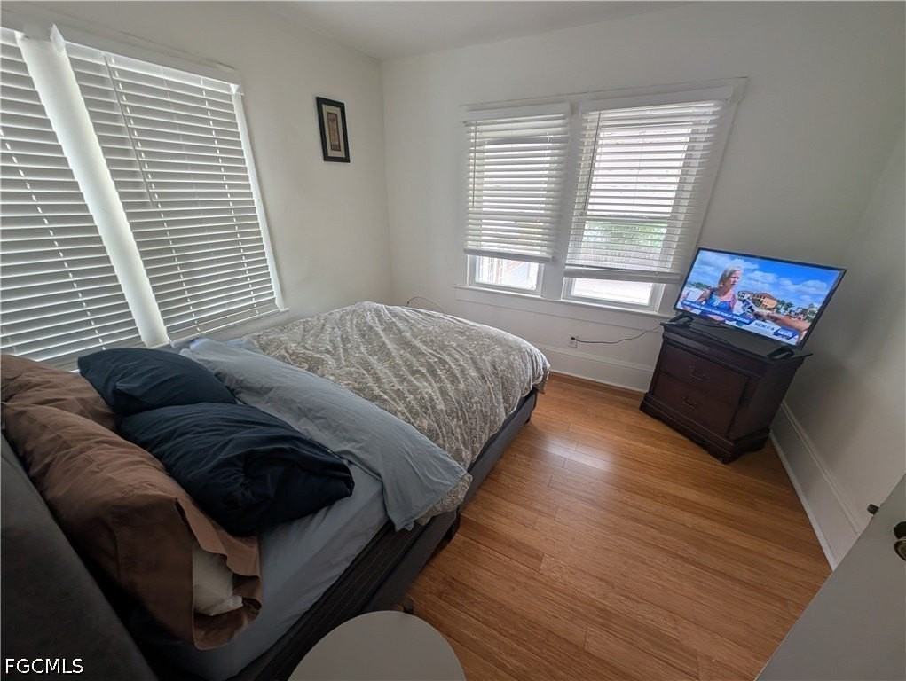 1637 Woodford Ave - Photo 5 of 30