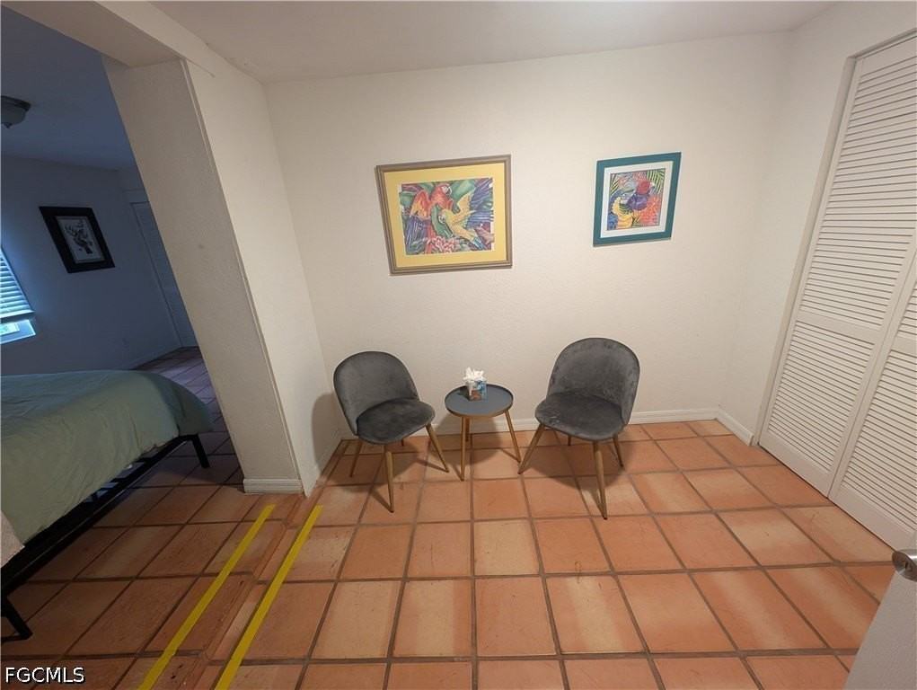1637 Woodford Ave - Photo 6 of 30
