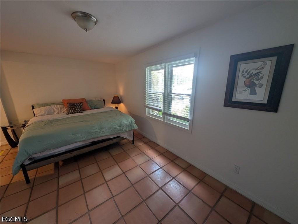 1637 Woodford Ave - Photo 7 of 30