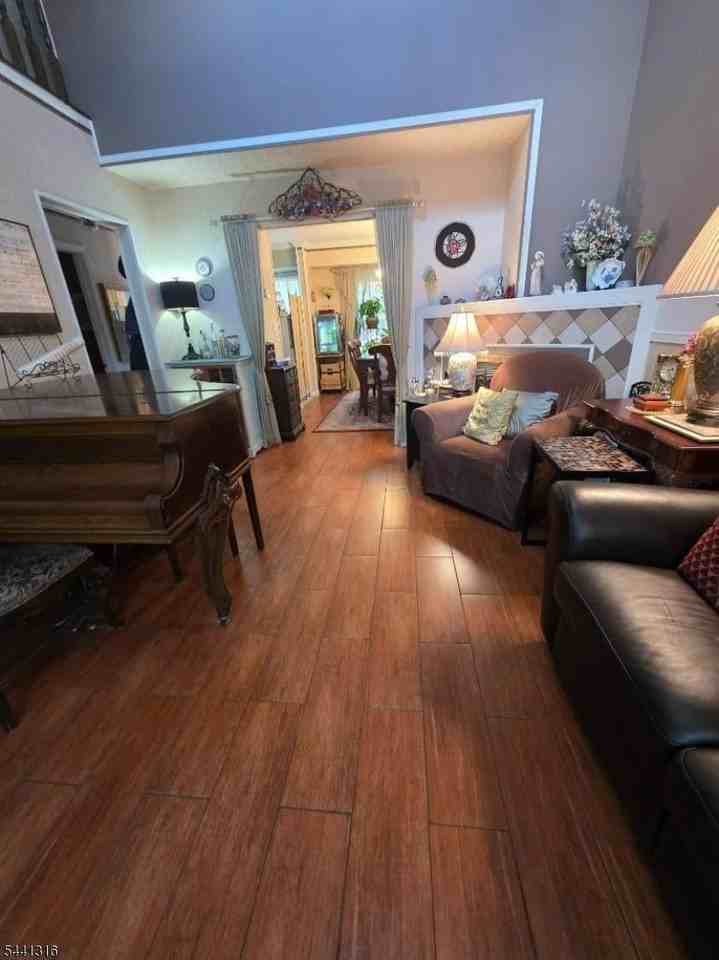 223 Coldspring Ct - Photo 3 of 4