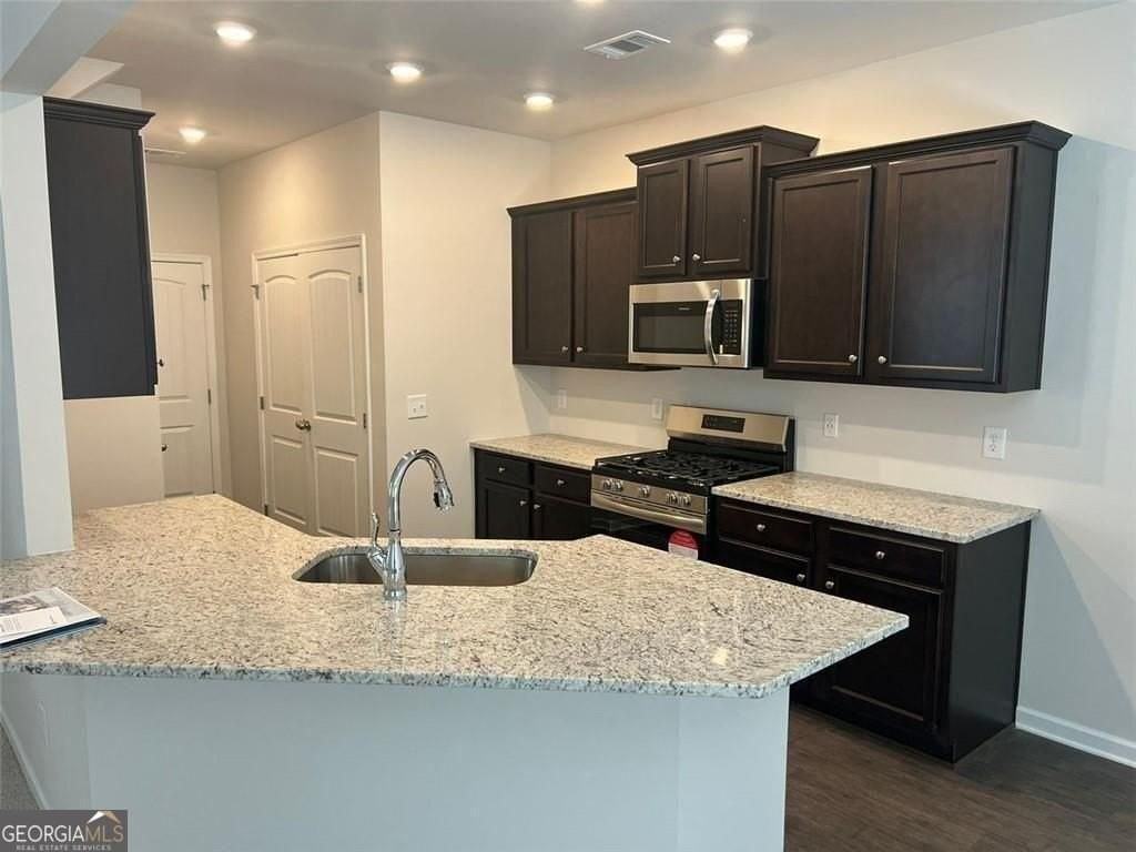 127 Berry Dr #127 - Photo 7 of 28