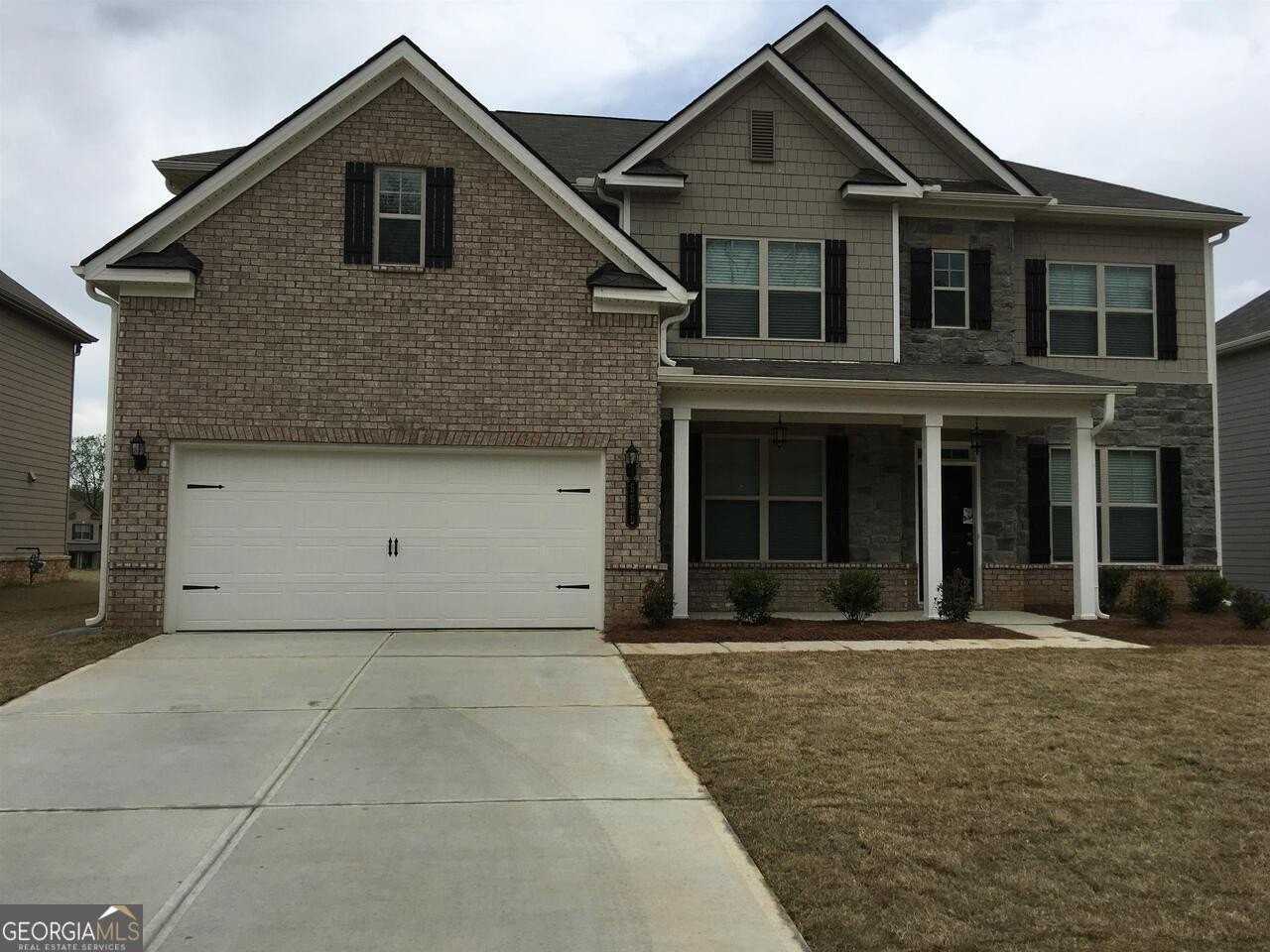 5650 Mirror Lake Dr - Photo 2 of 33