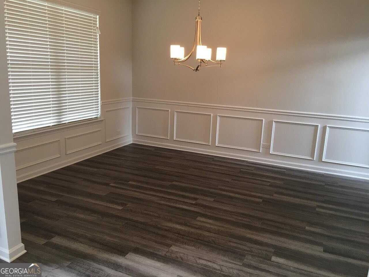 5650 Mirror Lake Dr - Photo 6 of 33