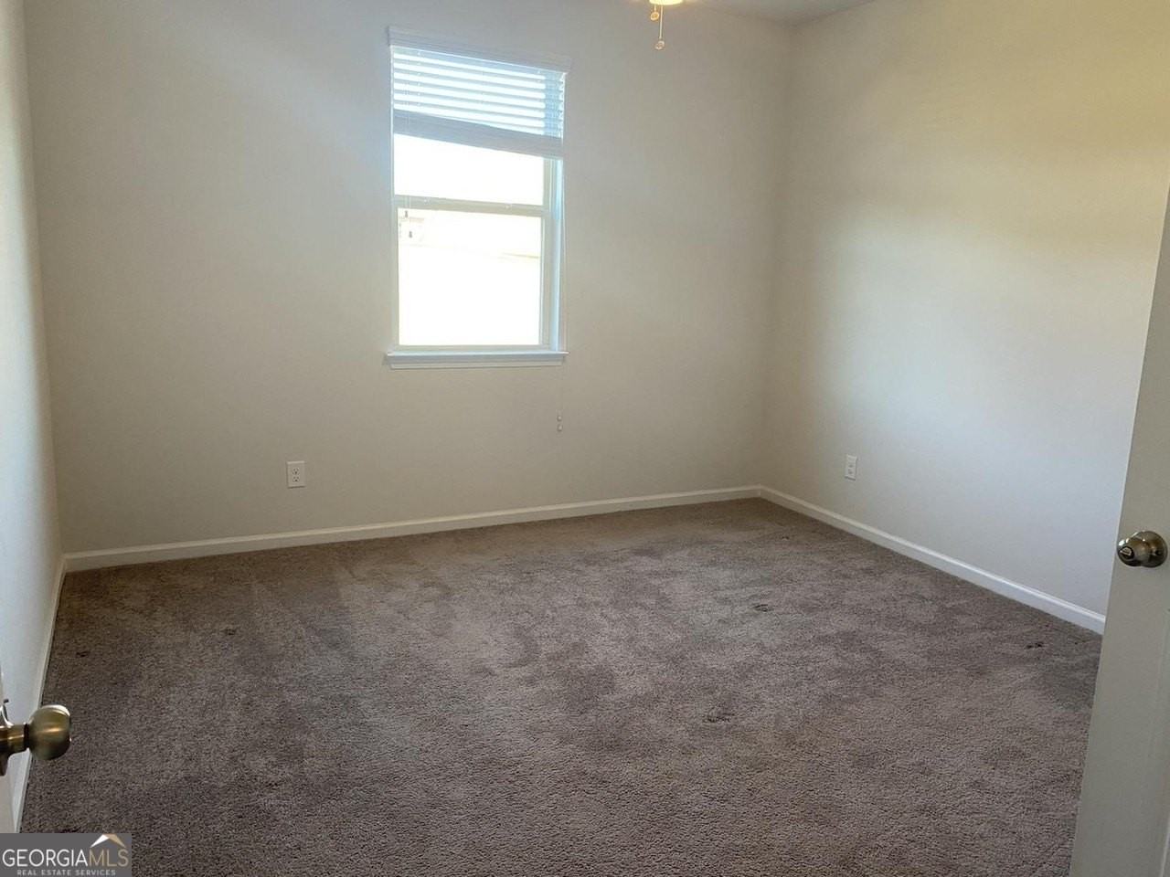 5650 Mirror Lake Dr - Photo 7 of 33