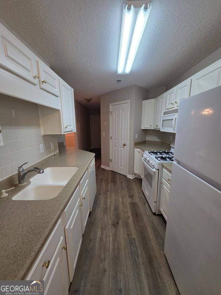 120 Cloverwood Dr - Photo 6 of 17