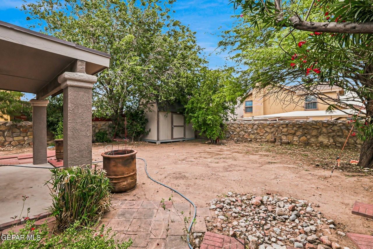 11320 Acoma St - Photo 2 of 50