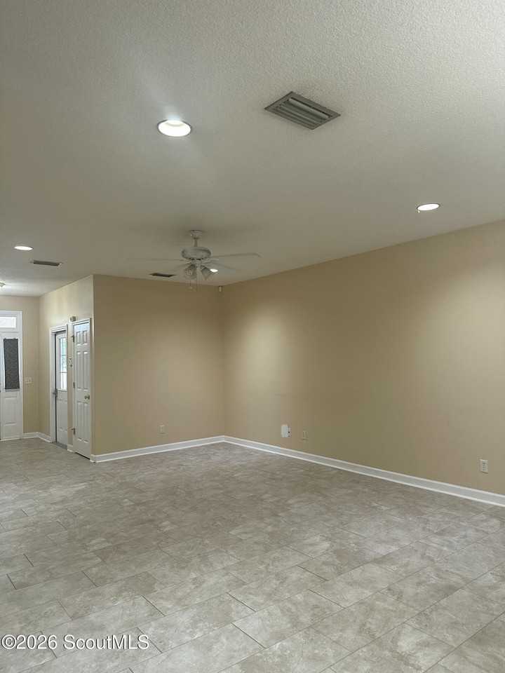 423 Cobblestone Way - Photo 4 of 19