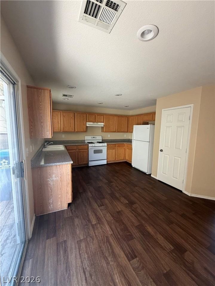 7236 Plushstone St - Photo 4 of 13