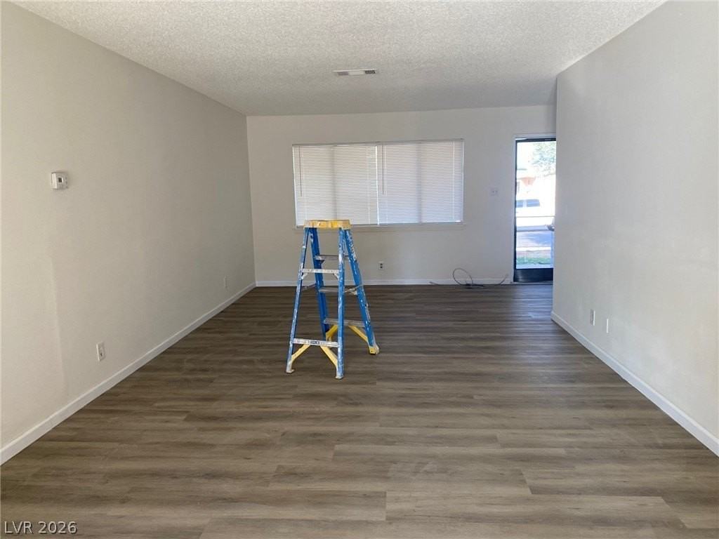 332 Huntly Rd - Photo 3 of 12