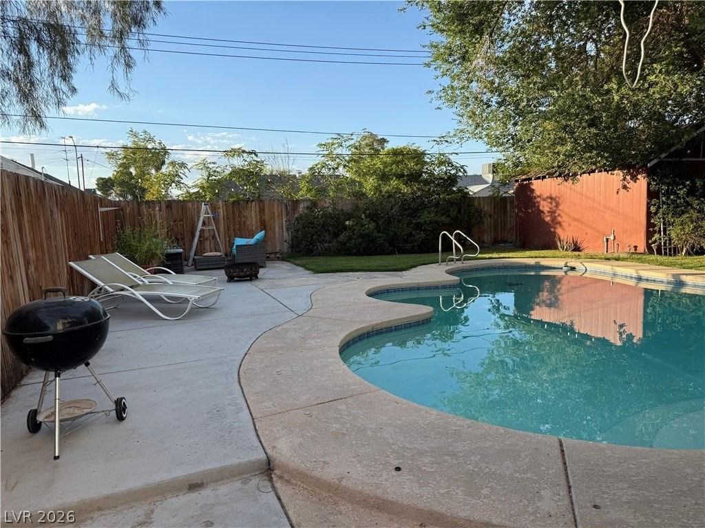 1037 Bracken Ave - Photo 3 of 22