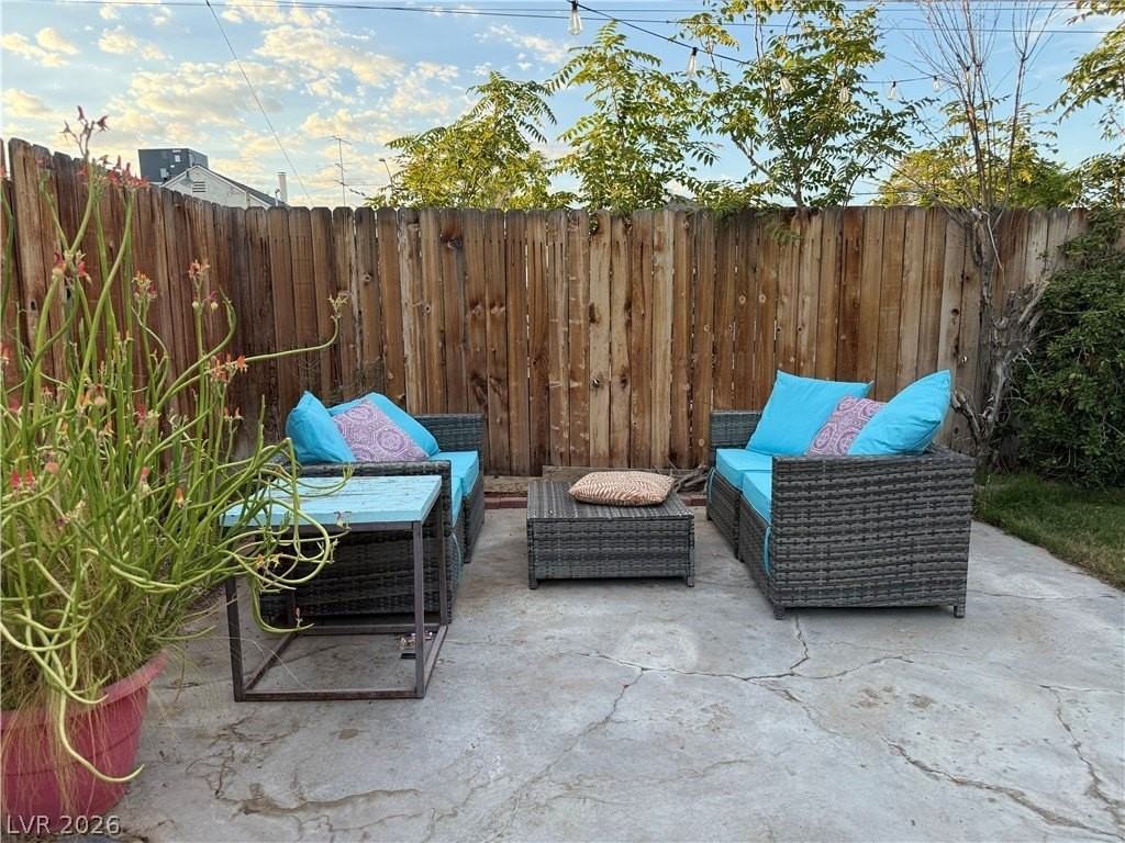 1037 Bracken Ave - Photo 4 of 22