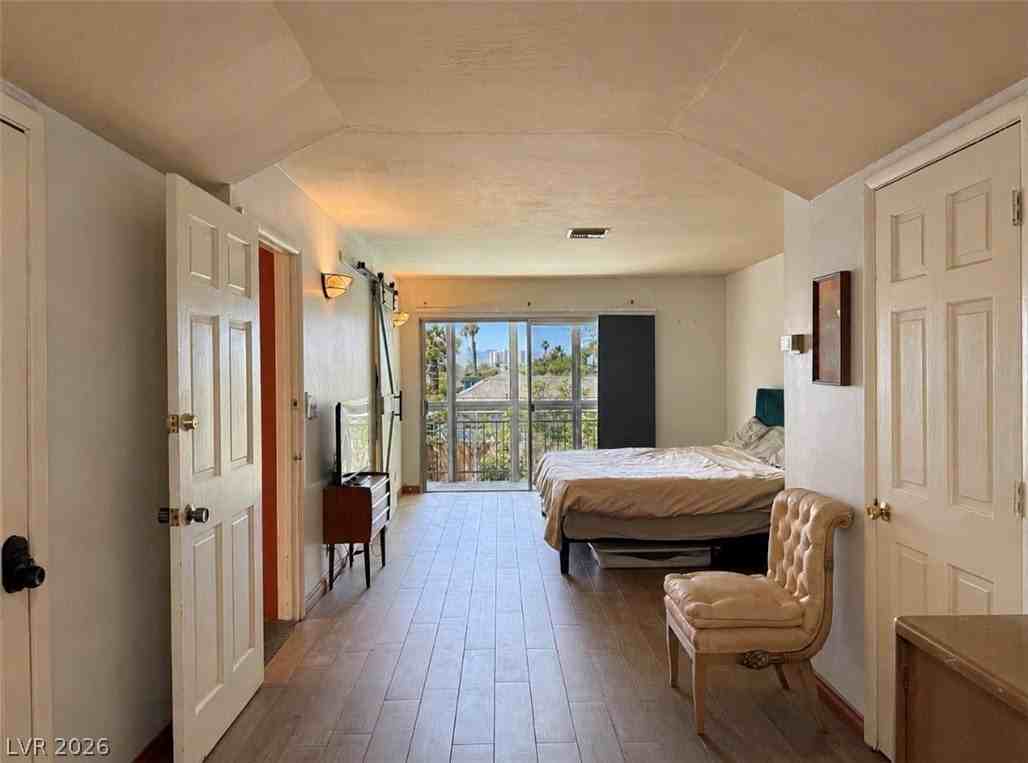 1037 Bracken Ave - Photo 6 of 22