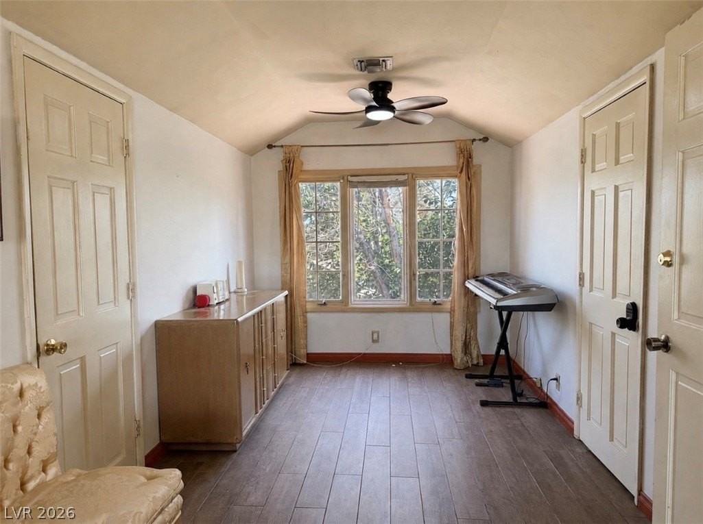 1037 Bracken Ave - Photo 7 of 22