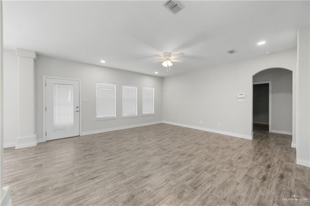 2711 Leslie St - Photo 4 of 27