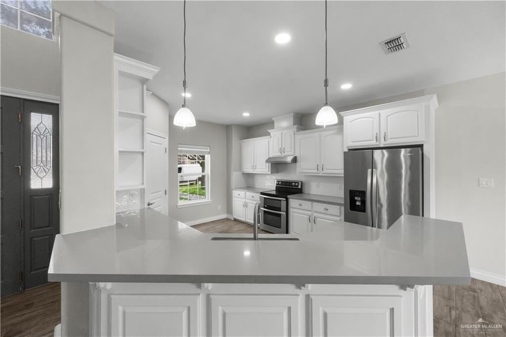 2711 Leslie St - Photo 5 of 27