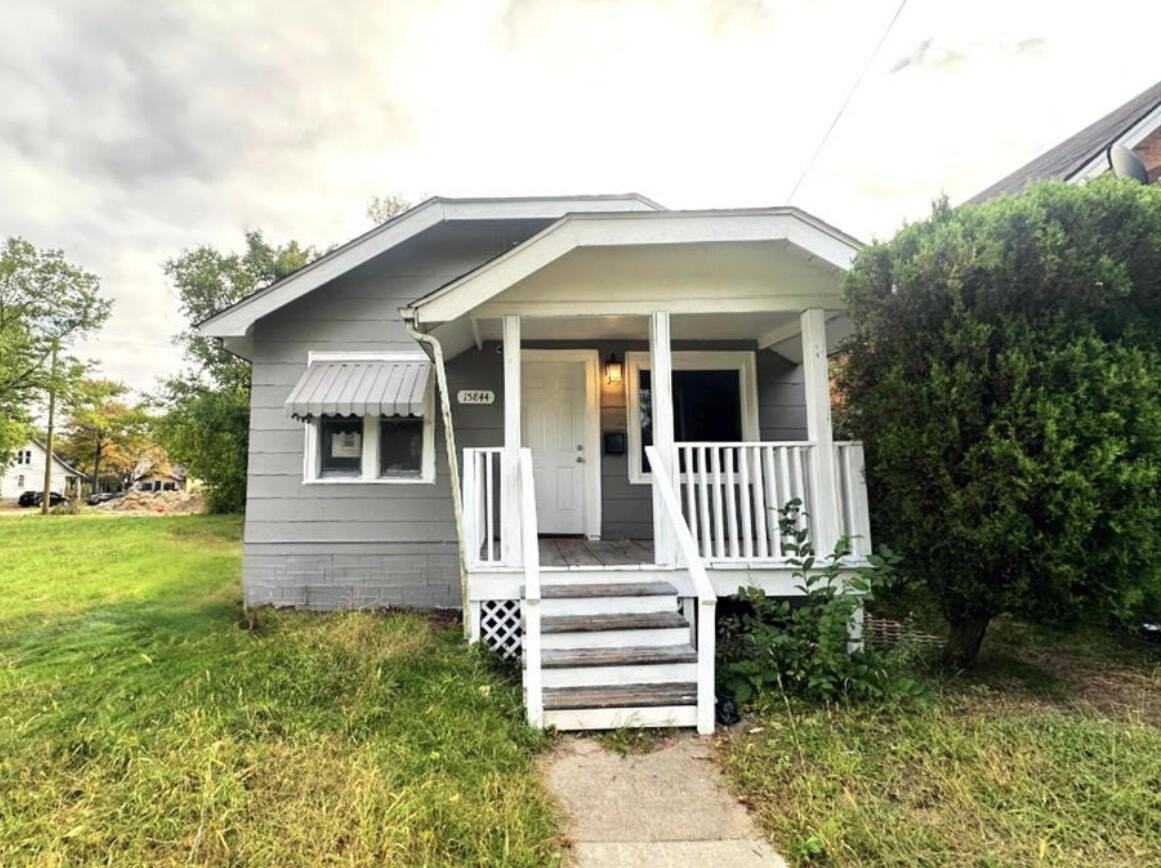 15844 Wildemere St - Photo 2 of 10