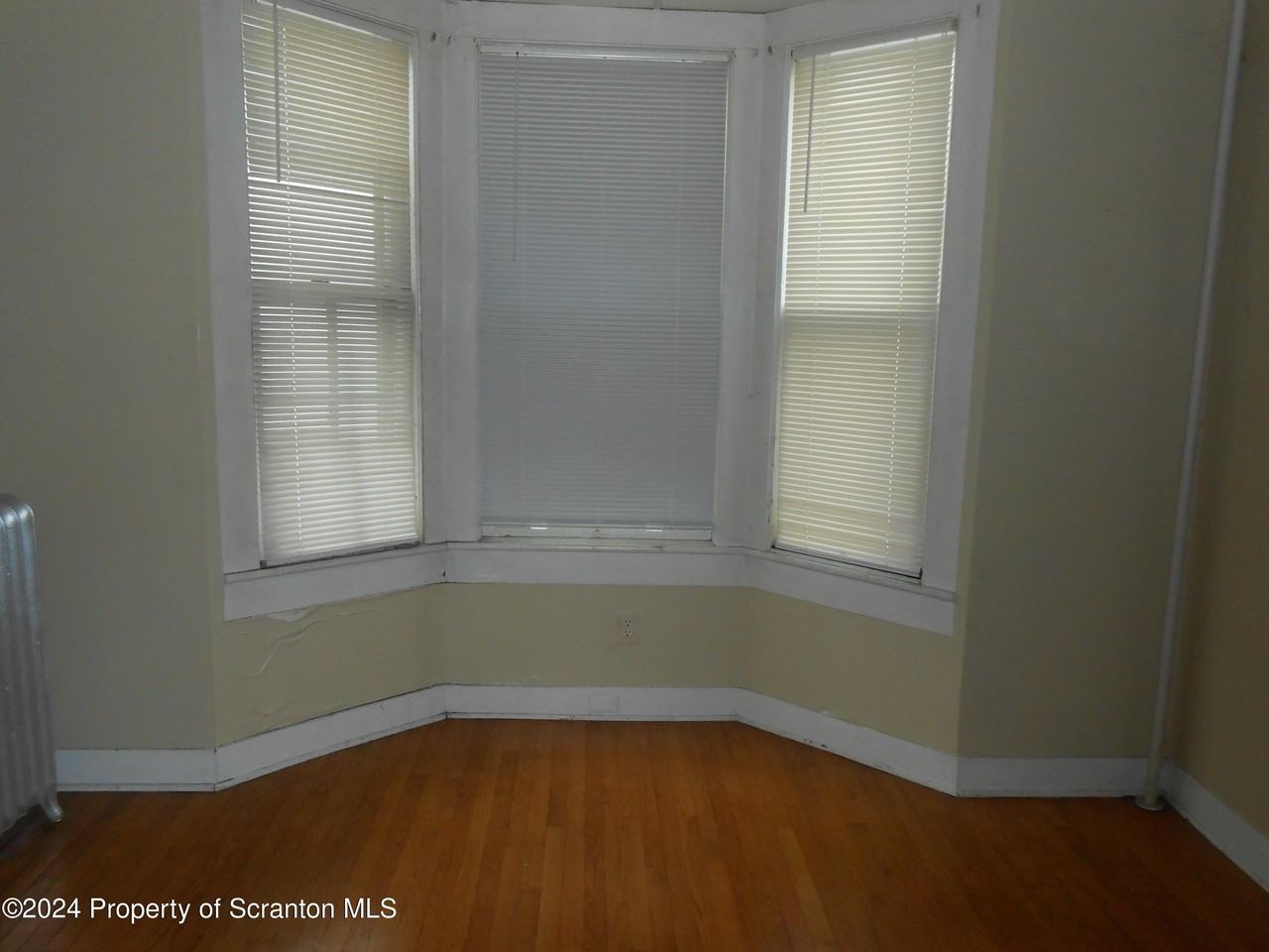 622 N Main Ave #1 - Photo 5 of 9