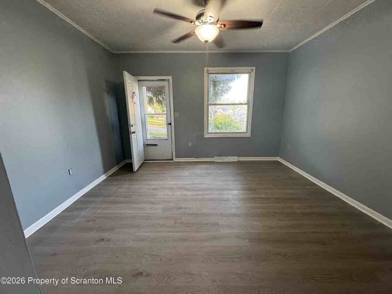 233 Reese St - Photo 4 of 21