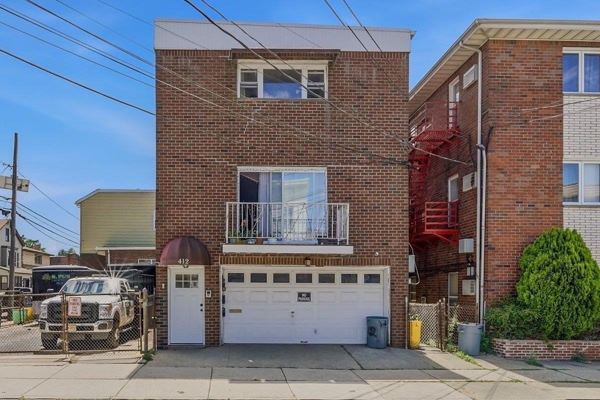 412 Walker St #1
