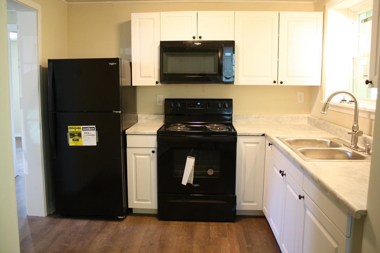 110 Lincoln St - Photo 2 of 6