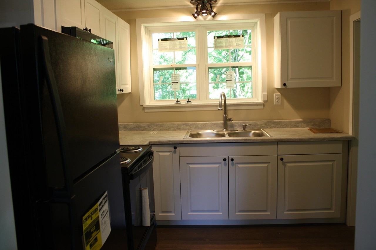 110 Lincoln St - Photo 3 of 6