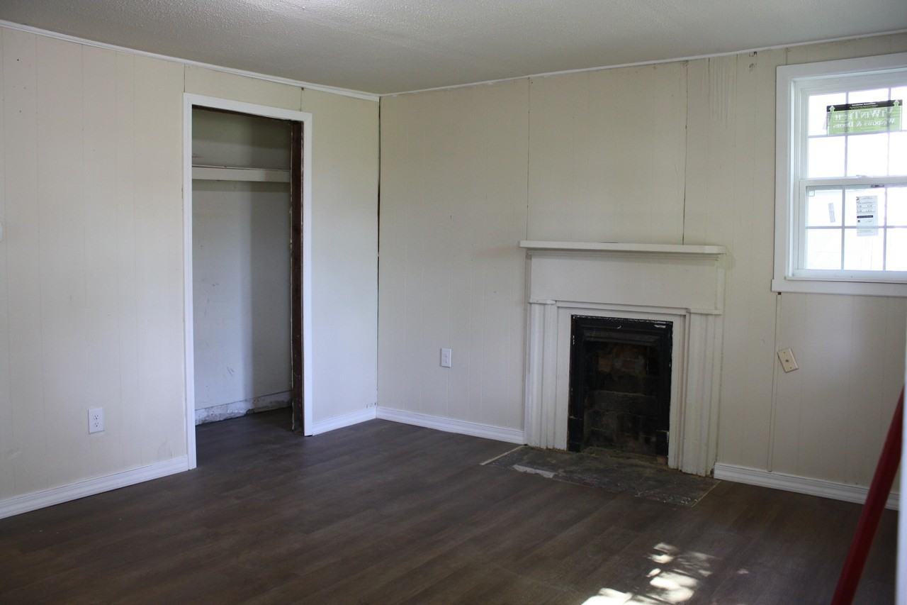 110 Lincoln St - Photo 4 of 6