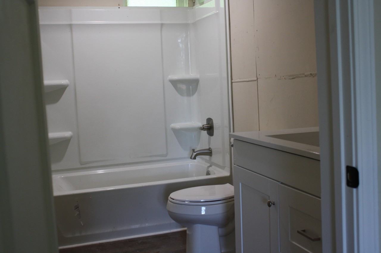 110 Lincoln St - Photo 5 of 6