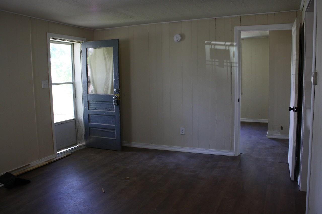 110 Lincoln St - Photo 6 of 6