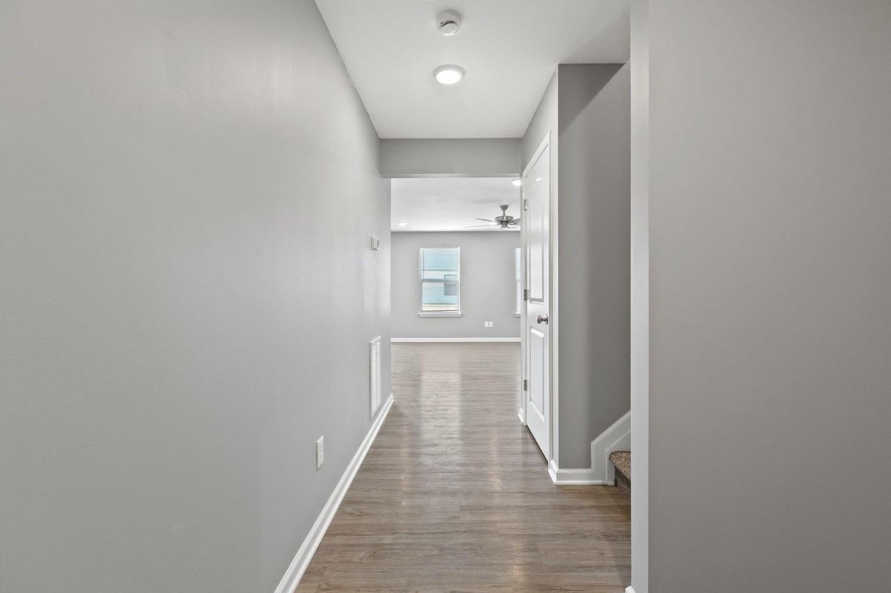 8084 Driftwood Loop - Photo 3 of 28