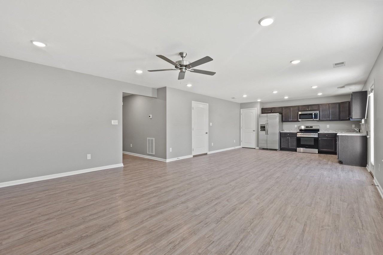 8084 Driftwood Loop - Photo 4 of 28