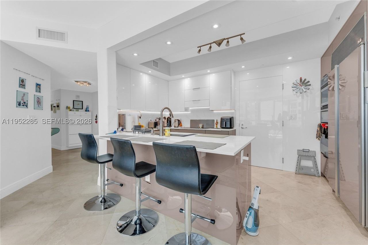 3101 S Ocean Dr #606 - Photo 5 of 34
