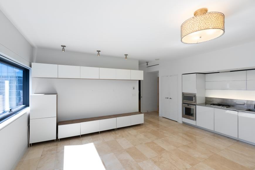 838 Hastings St W - Photo 5 of 10
