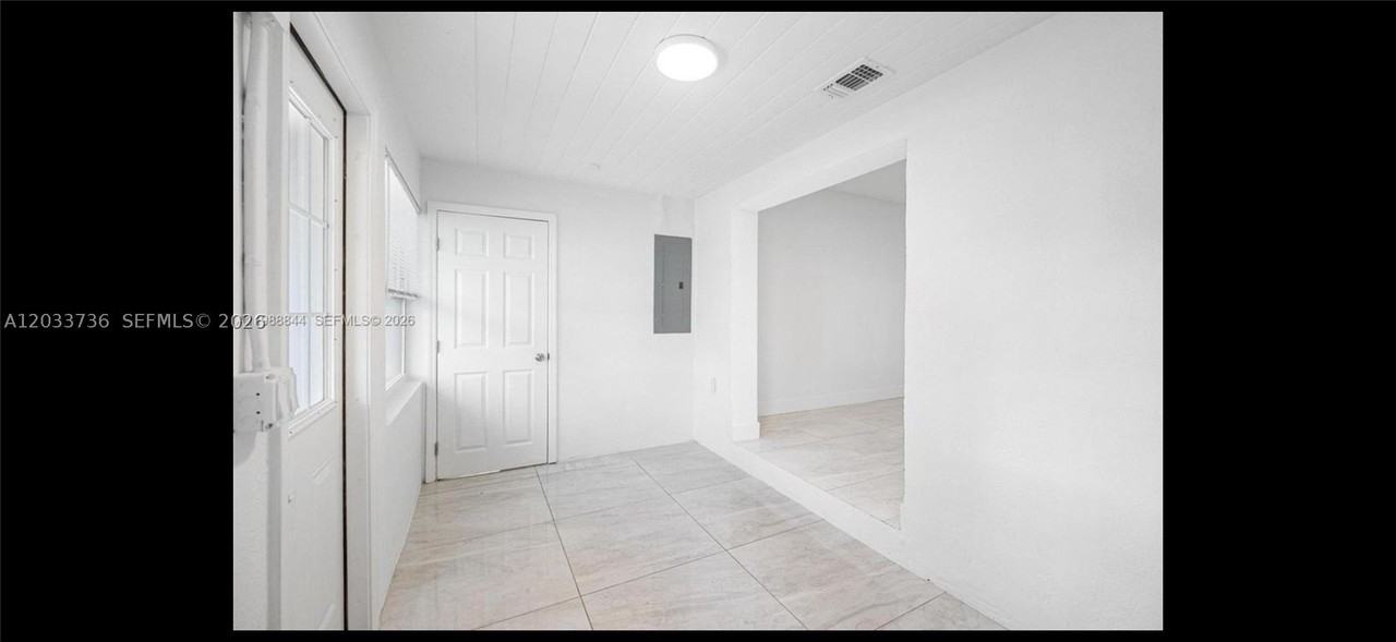 529 Nw 42nd St - Photo 2 of 35