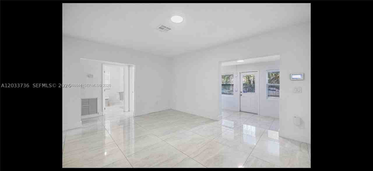 529 Nw 42nd St - Photo 4 of 35
