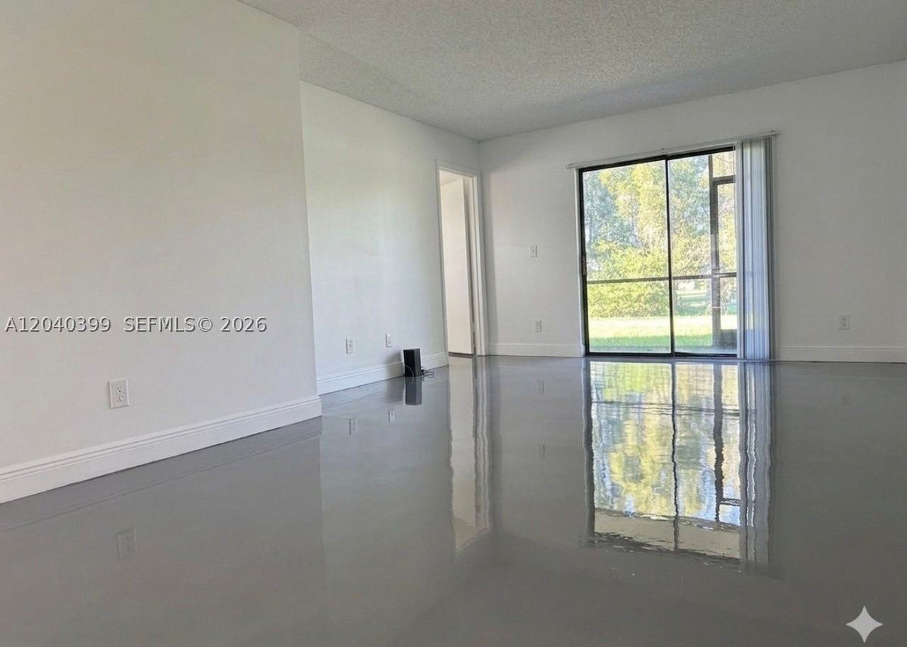 10325 Nw 11th St #101 - Photo 4 of 14