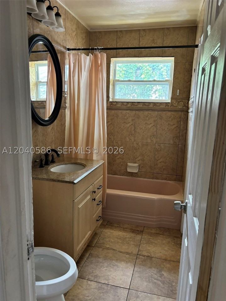 1905 Nw 57th St #0 - Photo 3 of 14