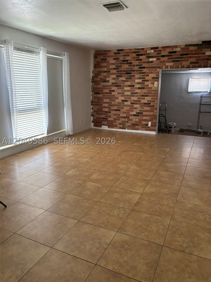 1905 Nw 57th St #0 - Photo 7 of 14