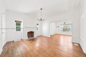 featured image of 160 Ne 44th St #1