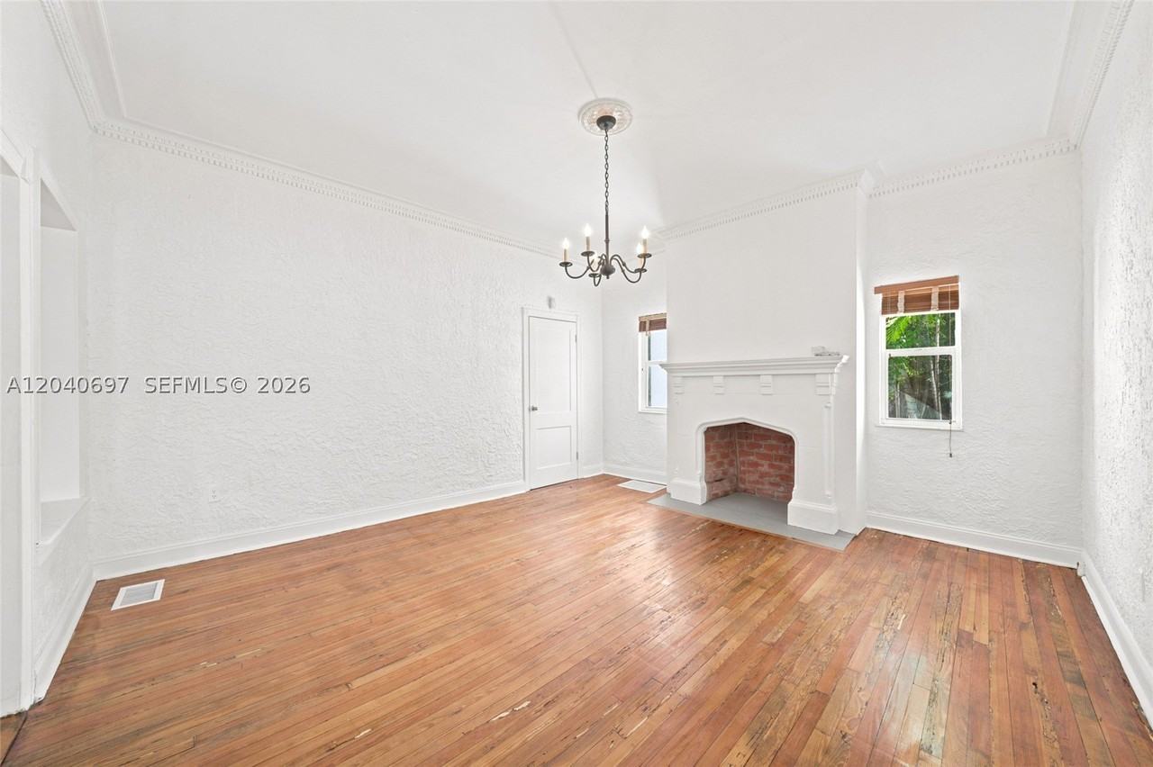 160 Ne 44th St #1 - Photo 4 of 27