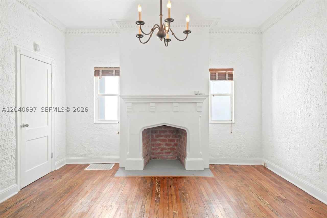160 Ne 44th St #1 - Photo 6 of 27