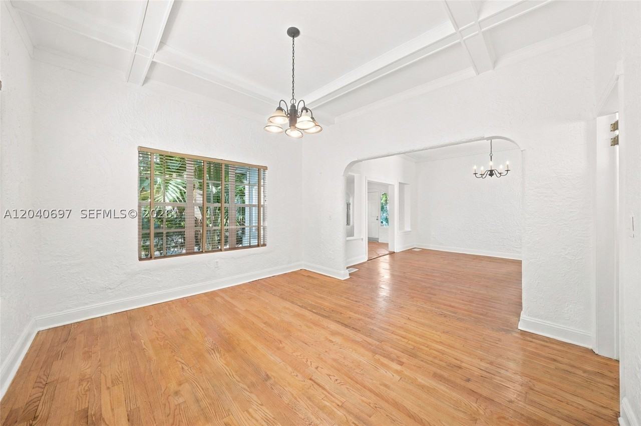 160 Ne 44th St #1 - Photo 7 of 27