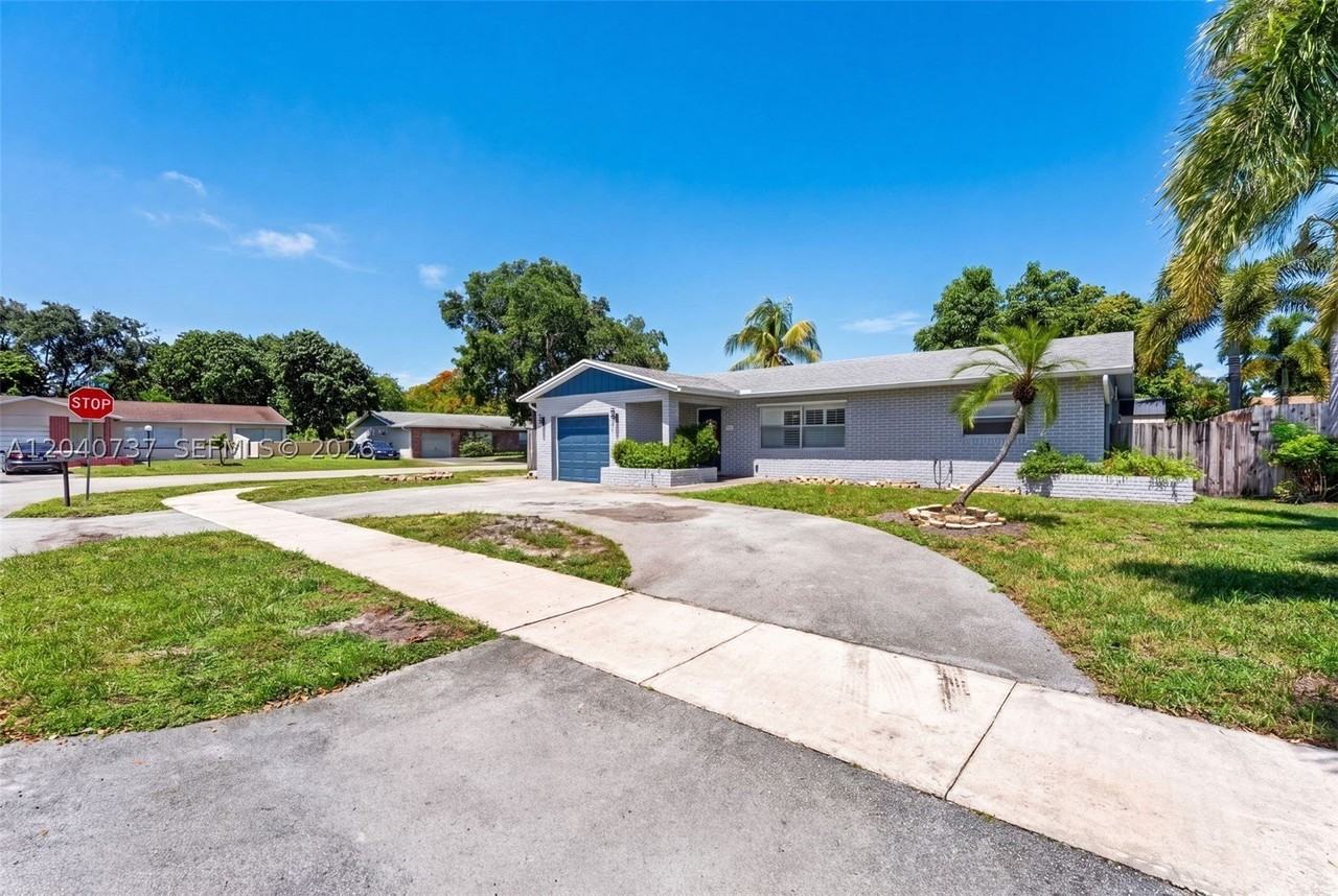 6848 Nw 27th Way - Photo 4 of 27