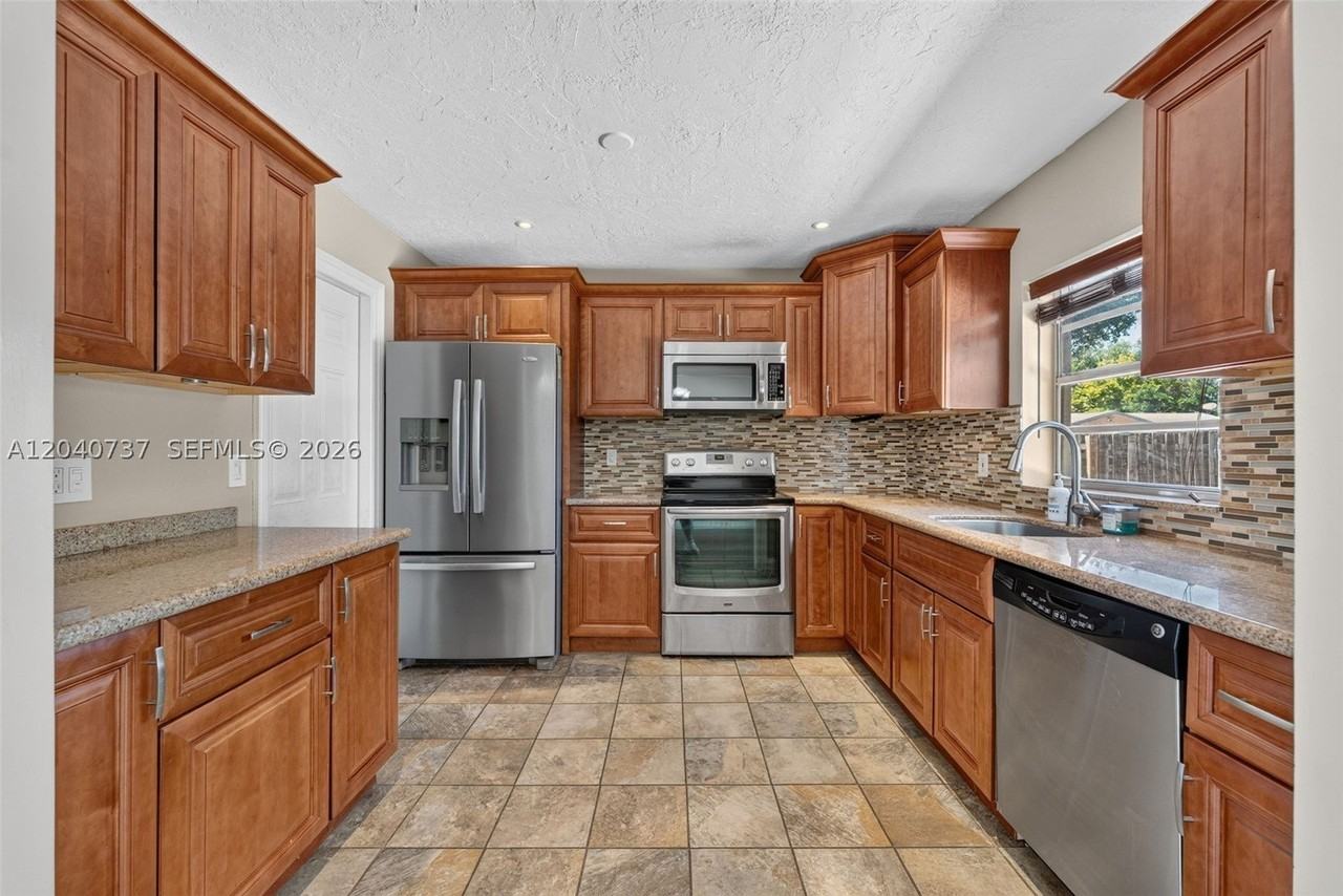 6848 Nw 27th Way - Photo 6 of 27